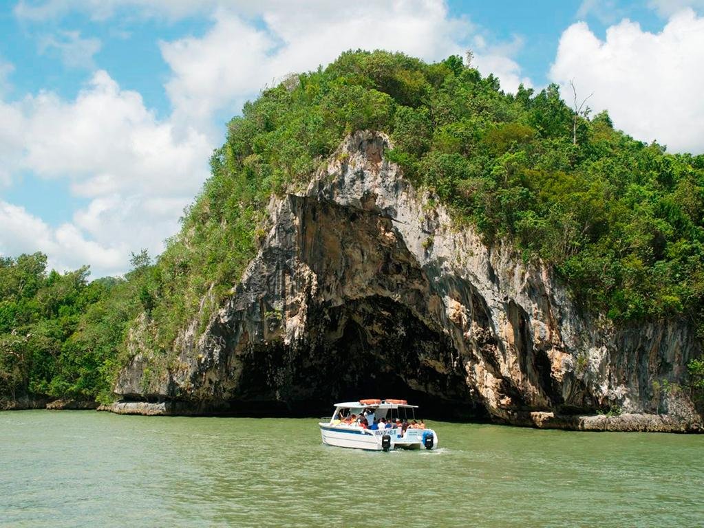 Mogotes et mangrove du parc national Los Haitises